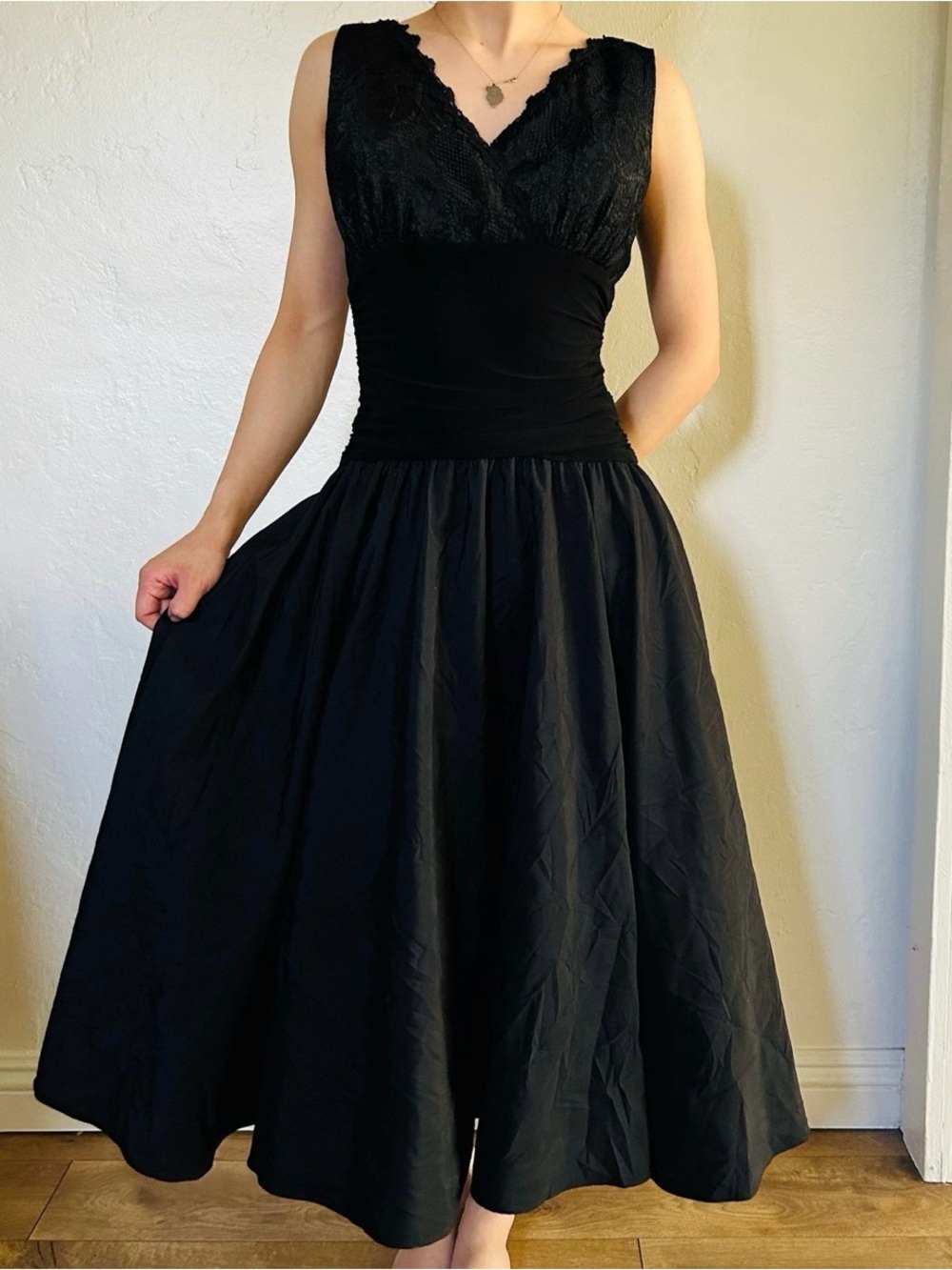 GORGEOUS Jessica Howard Black Lace Bodice Midi Dress - Like New - Size 6 🫶🏻